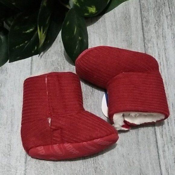 MYGGPP Red Nnit Faux Fur Baby Booties NEW Infant 0-6 Months - Picture 4 of 10